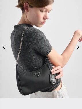 Authentic Prada Re-Edition 2005 Re-Nylon bag (Black)